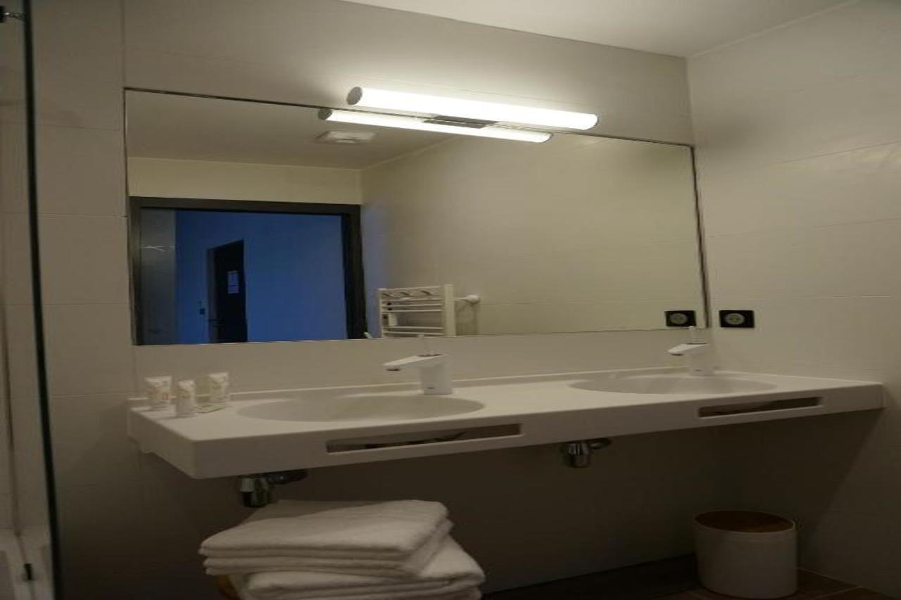 The Originals Relais Hotel Saint-Roch Salzuit المظهر الخارجي الصورة